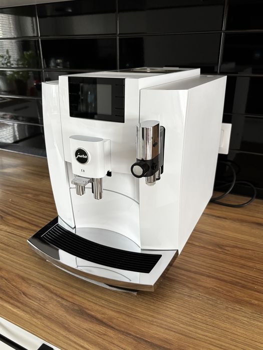 Ekspres automatyczny JURA E8 (eb) Piano White