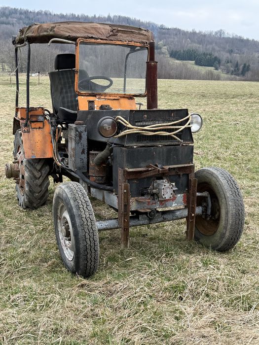 Traktor Sam.  Silnik 4011