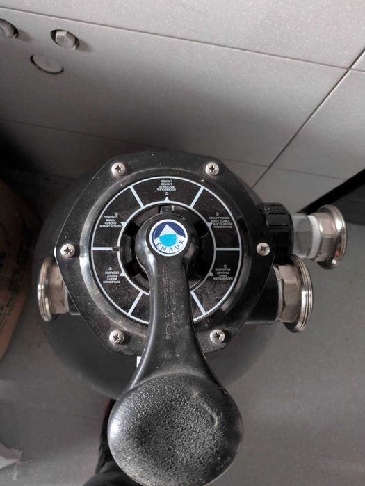 Піщаний фільтр для басейну Emaux Top-Mount Sand Filter (в комплекті з теплообмінником та насосом)