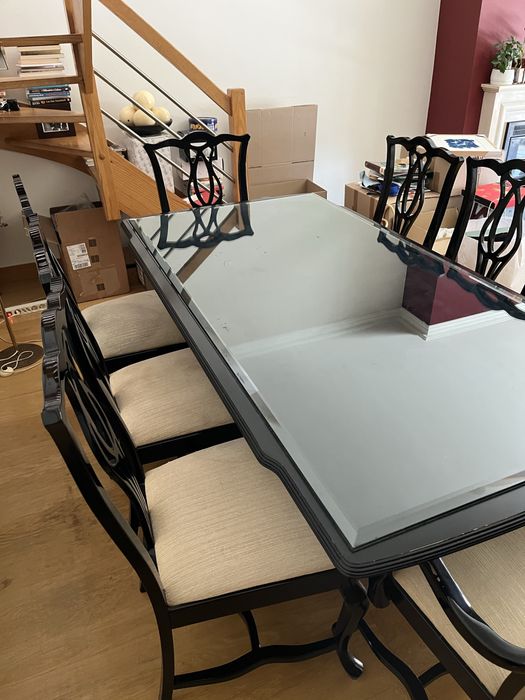 Conjunto de mesa e cadeiras estilo arte nova em preto