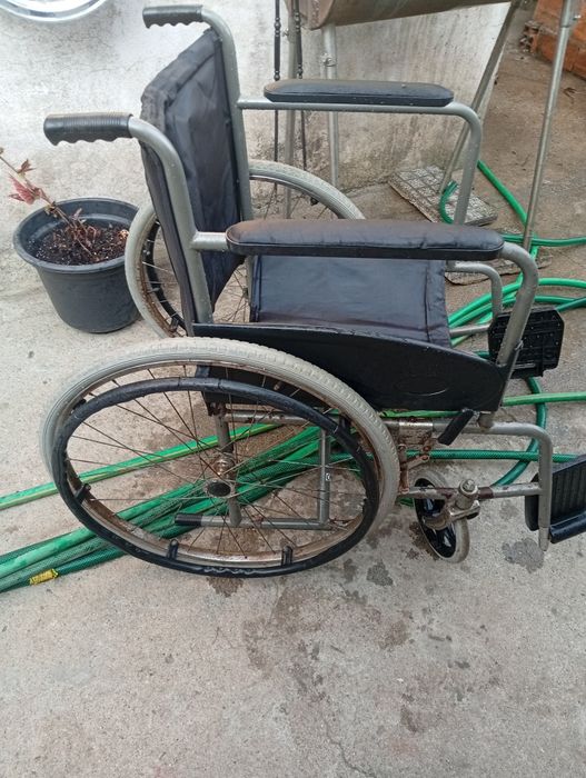 Cadeira de rodas usada