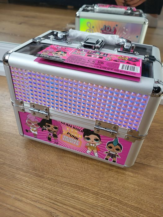 Kuferek lol surprise z kosmetykami nowy.