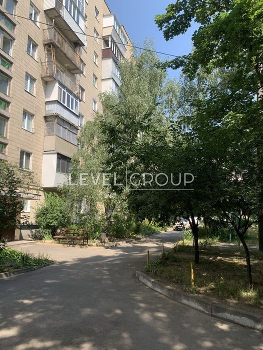 Вишневе  1-кім. квартира по вул. Київській 1А.