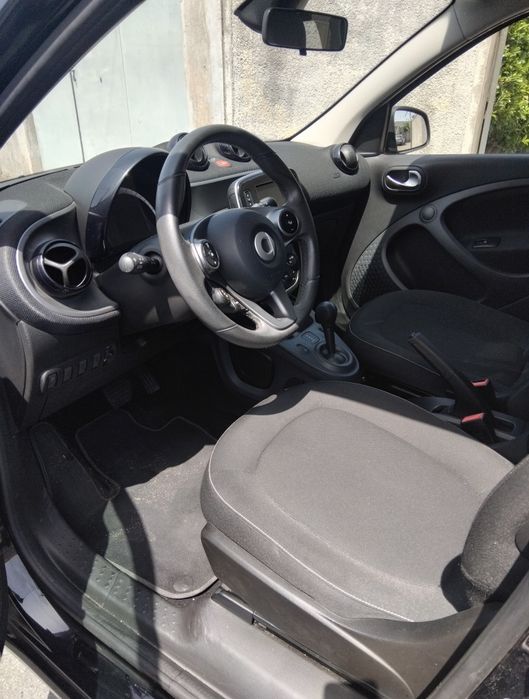 Vendo smart for two  passion 0.9 de 2017 nacional com 49 mil km  acidentado salvado