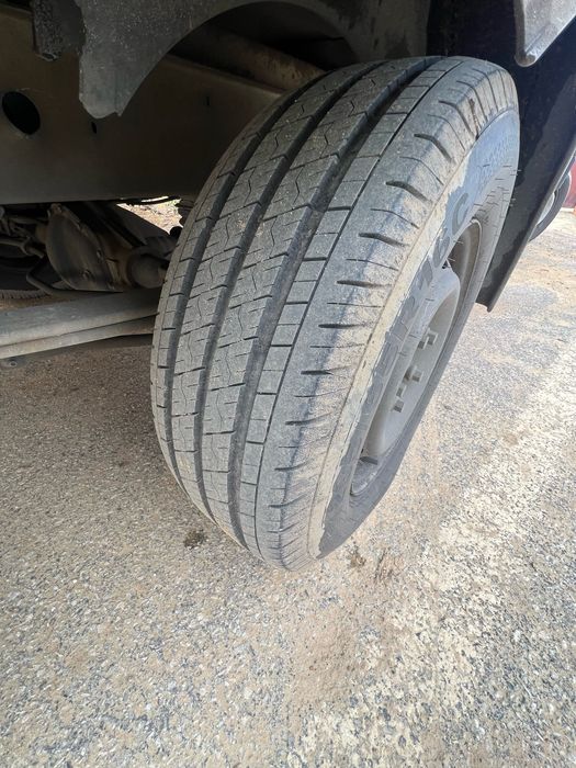 Carrinha com caixa de fibra