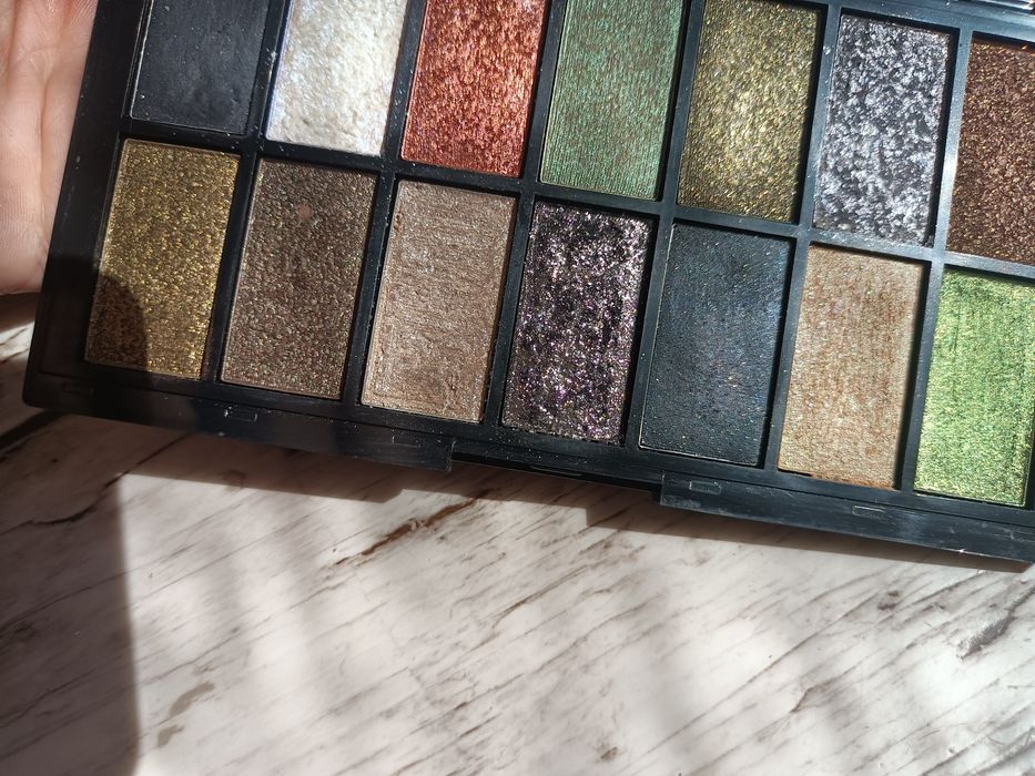 Isamaya paleta cieni, cienie