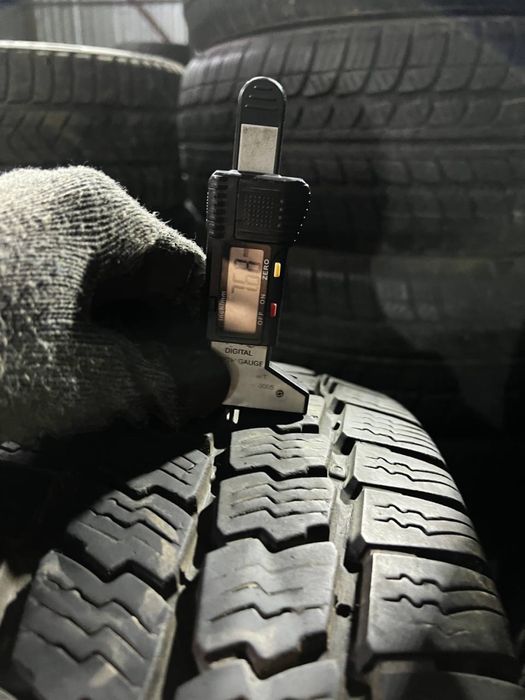 215/65/16c пара щимних шин