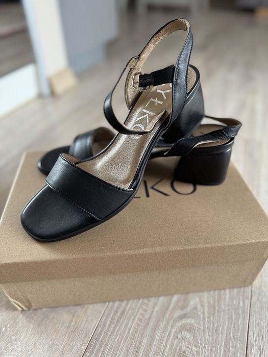 Nowe czarne sandały Ryłko skórzane - wkładka 26 cm