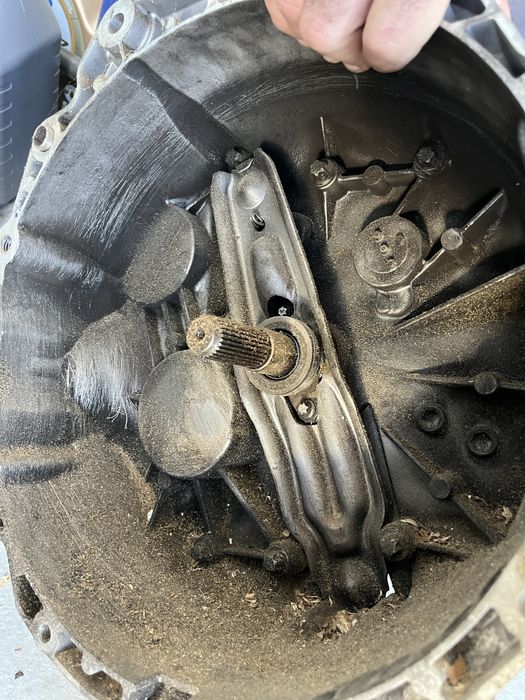 Caixa de velocidades. Motor ref n47c16a