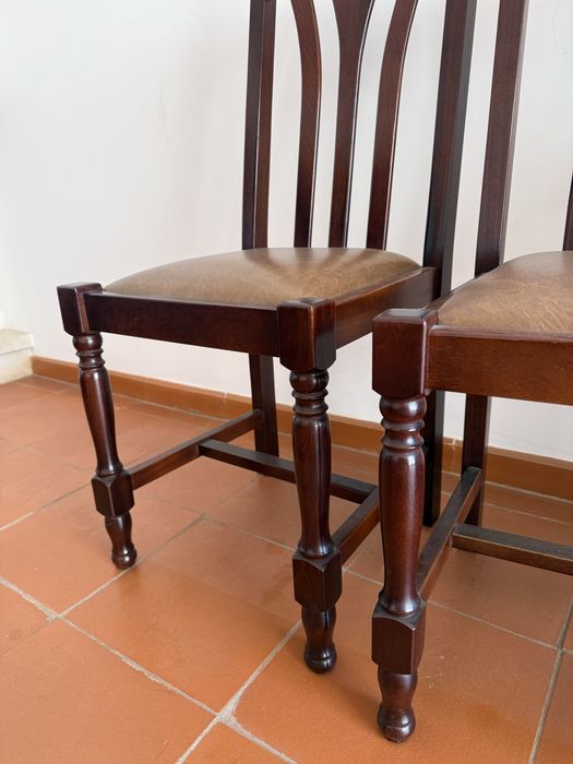 Vendo mesa e 5 cadeiras