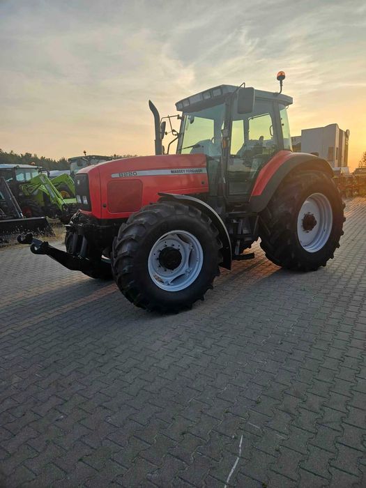 Ciągnik Massey Ferguson 8220