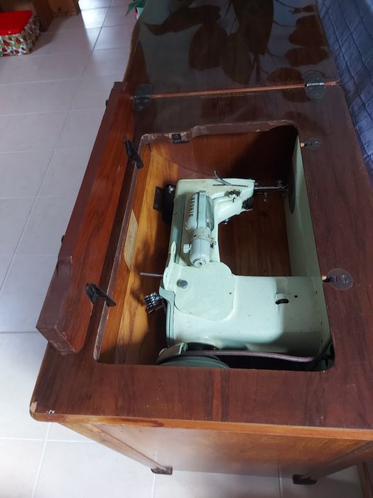 Máquina de costura Singer 319K