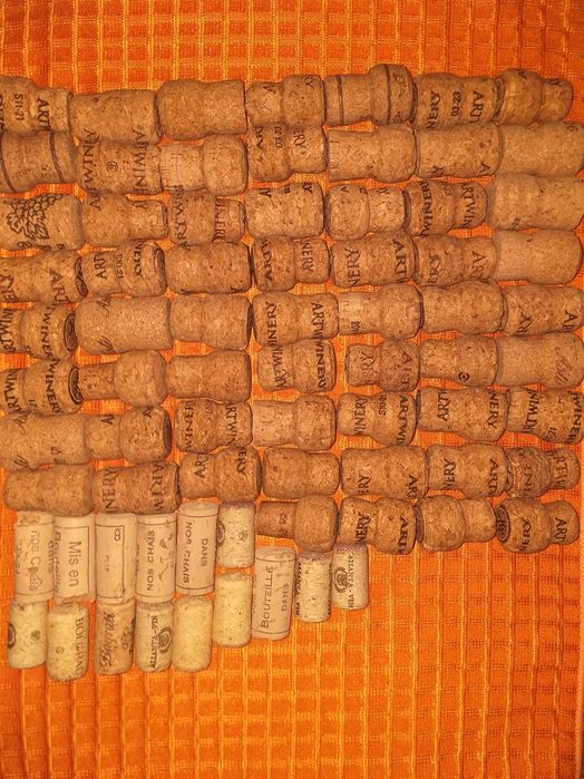 Коркові пробки з-під шампанського/вина