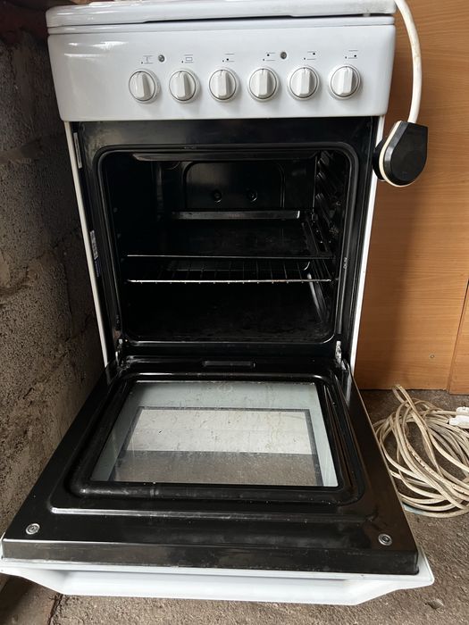 Продам Электроплиту Indesit