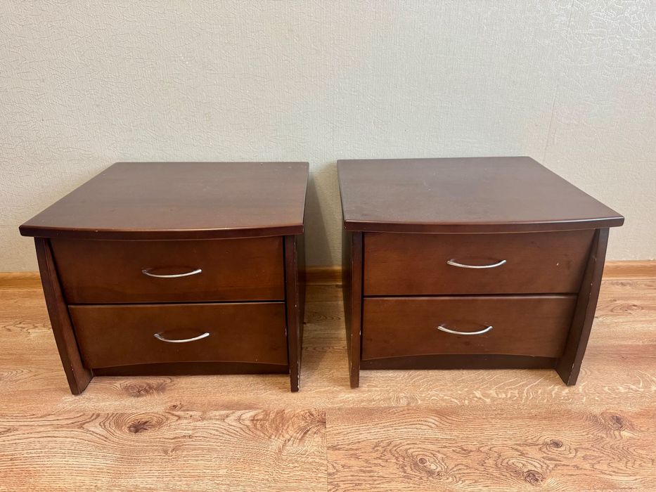 Прикроватные тумбы из дерева комплект