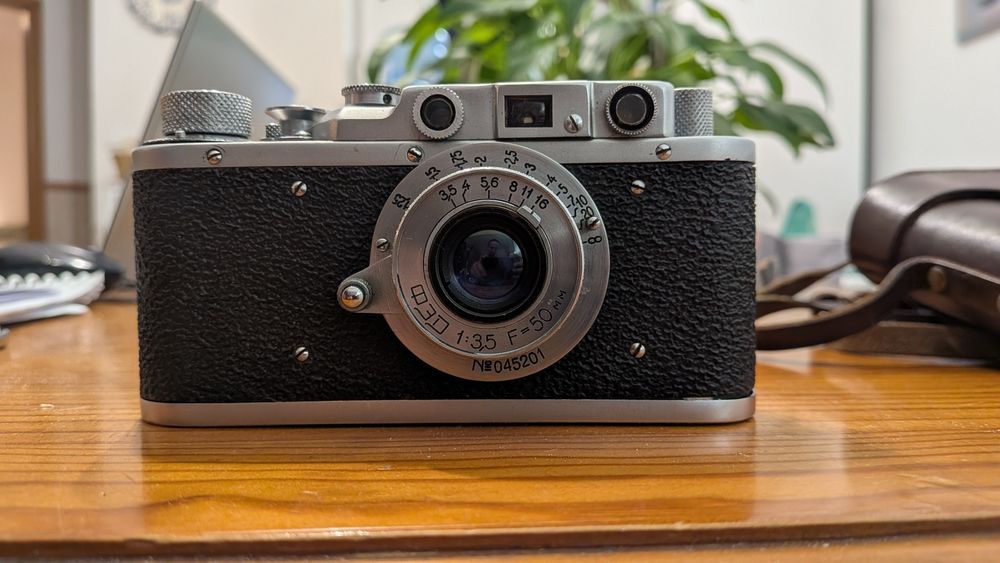 FED-1 – Câmera Analógica com estojo original [Leica II]