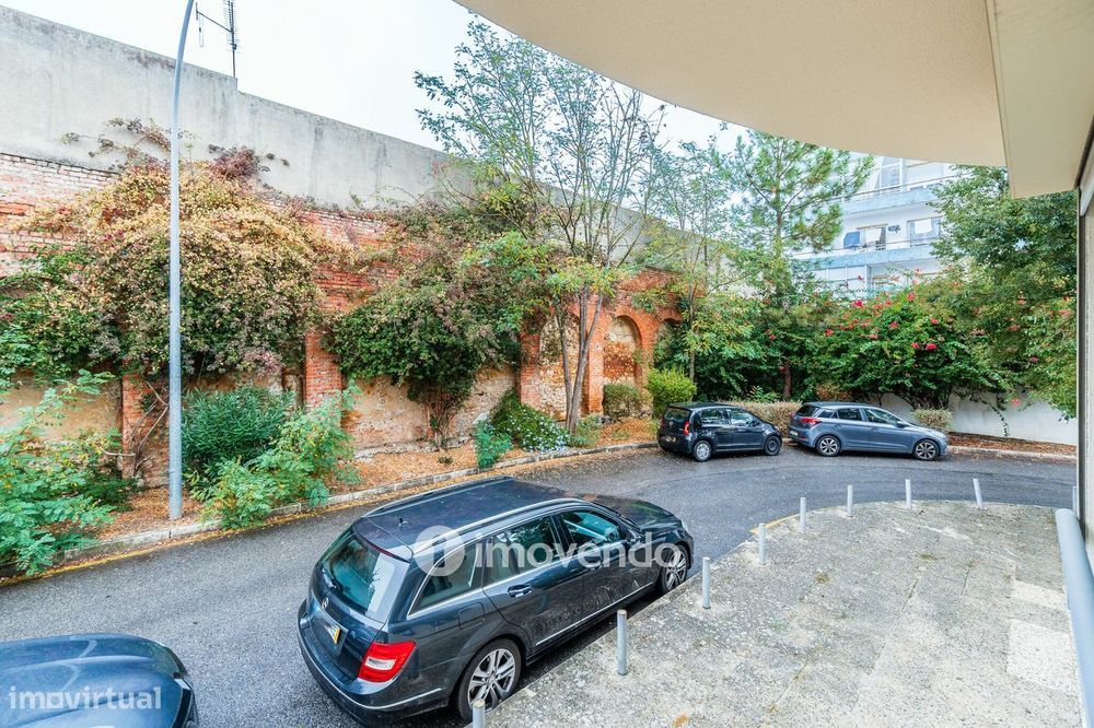Apartamento T1 com estacionamento em Belém