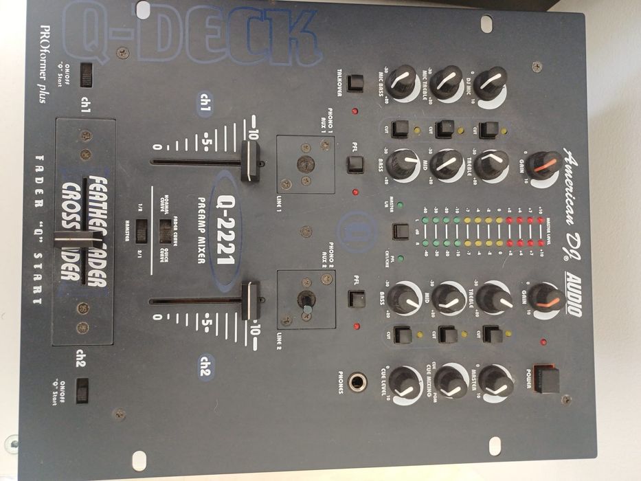 Mesa de Mistura DJ Analógica - American DJ Q-2221 PROformer plus