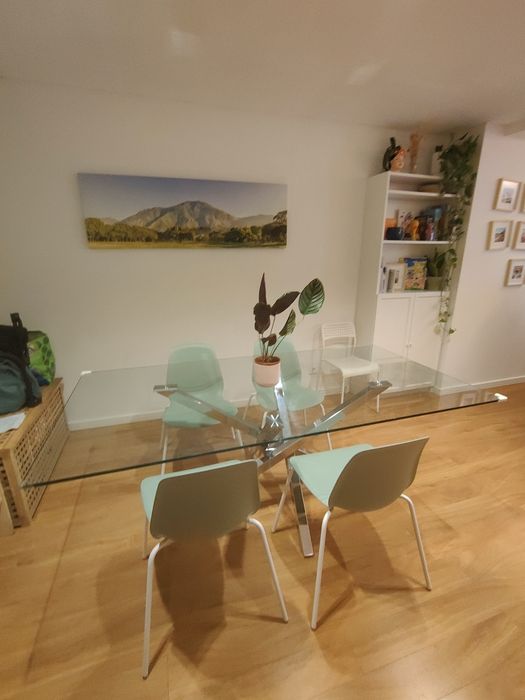 Mesa de jantar em vidro temperado + 4 cadeiras | Até 8 lugares | 275€
