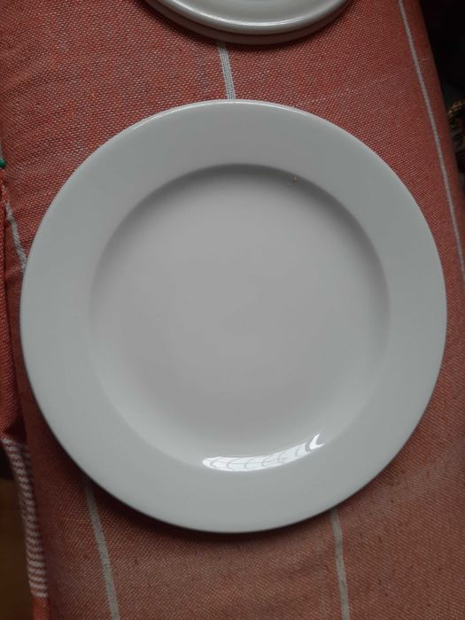 3 pratos supervidrados .novos.Churchill.Made in England.