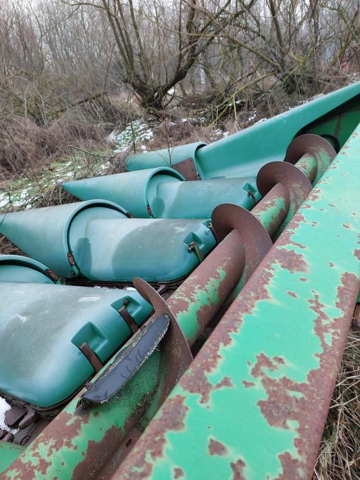 Жатка кукурузна до комбайну джон дир .Состояние рабочее