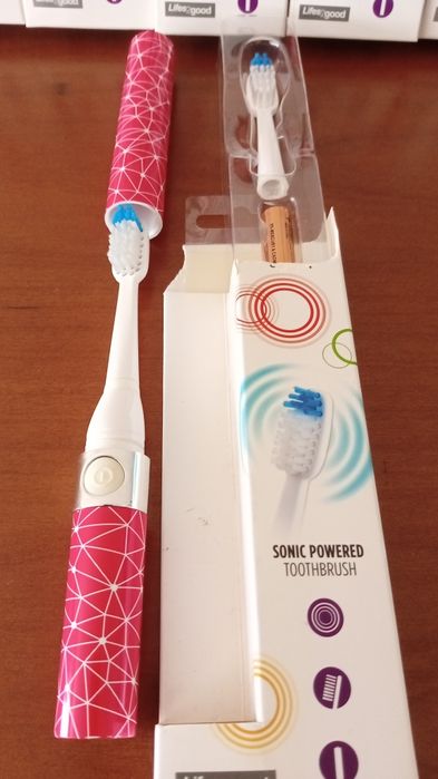 Escovas de dentes para viagem,novas.