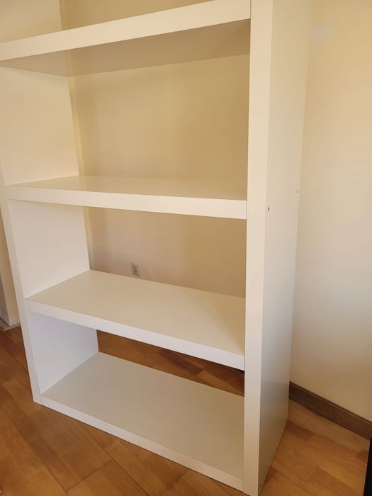 Estante branca usada, Ikea. Alt. 1.90 ,larg.105,56.prof. 0,38. Alt entre  prateleiras,0,41