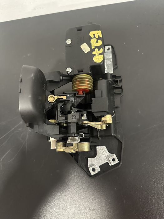 fechadura da mala mercedes w211 e270