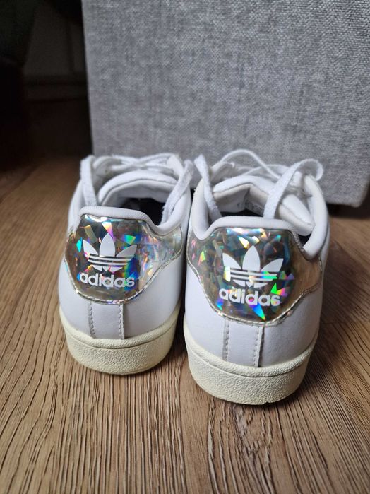 Adidasy białeeeee