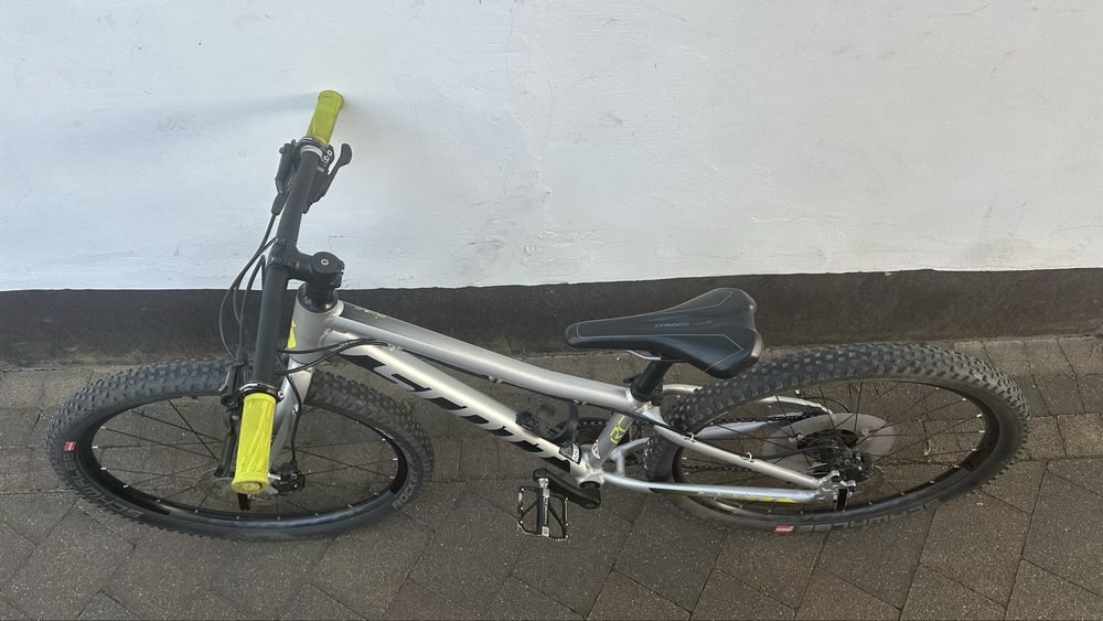 Markowy rower górski wyścigowy Scott Scale JR RC 400 24 rigid dla dziecka MTB lekki