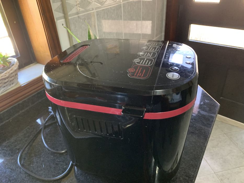 Máquina de cozer pão entre outros