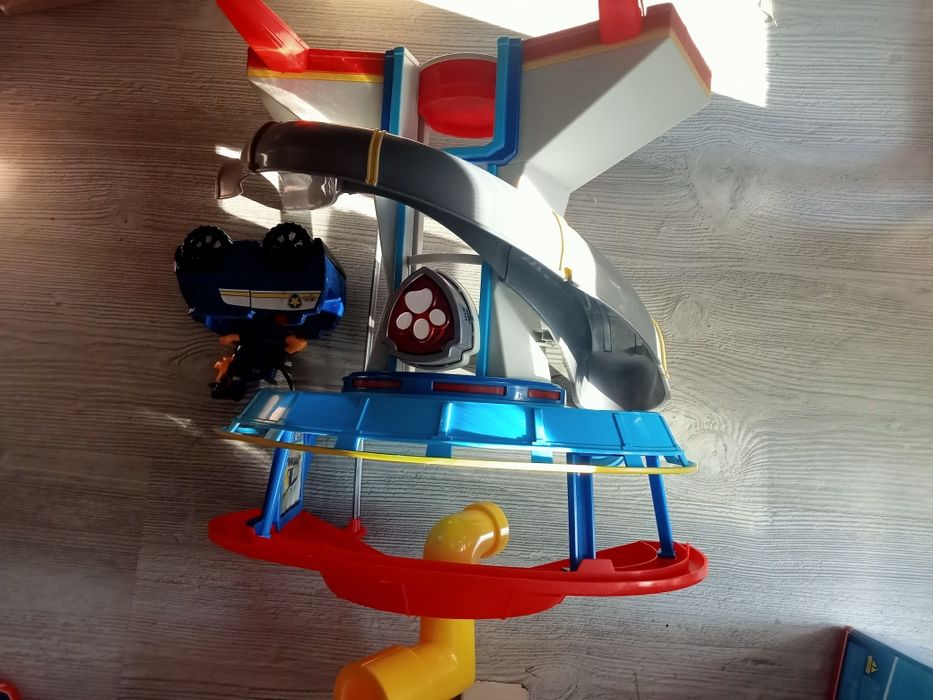 Baza Psi Patrol ze zjeżdżalnią