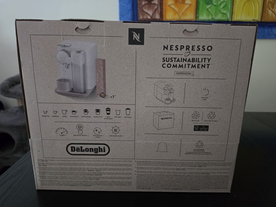Máquina café Nespresso Gran Latissima nova a estrear, preta,fatura,  garantia,  oferta cápsulas
