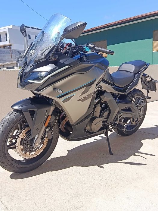 Vendo CFMOTO 650GT – 649 cc, apenas 8.000 km, como nova!