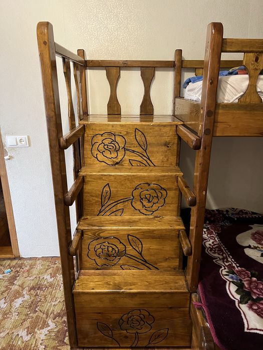 Ліжко двоярусне.