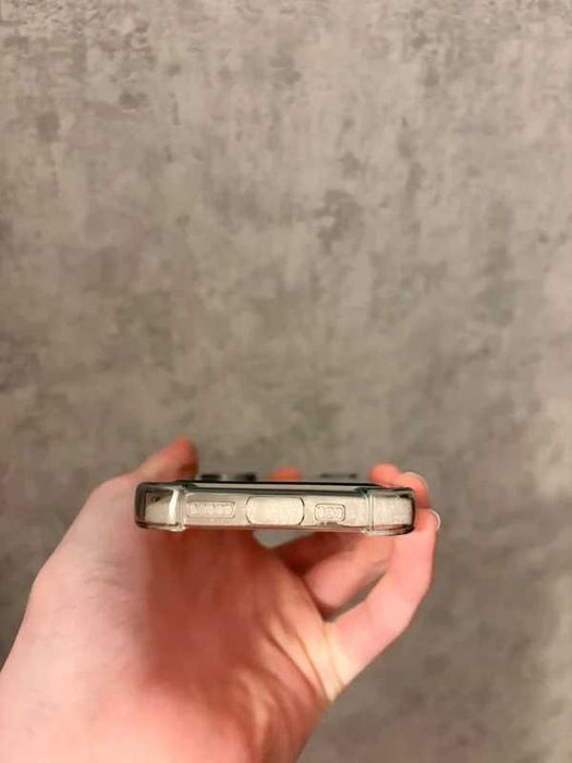 Sprzedam etui do IPhone 16