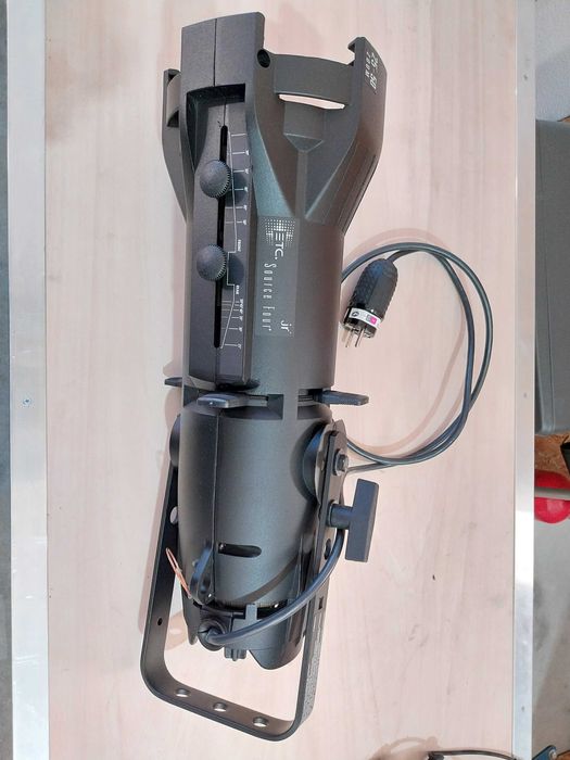 ETC Source4 Jr 25º-50º 575w (4 unidades)