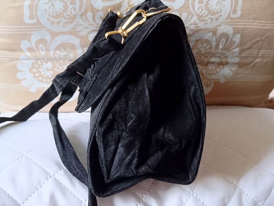 Чорна жіноча сумочка