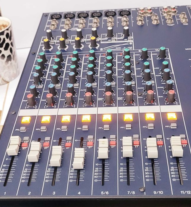 Yamaha MG124C – mikser analogowy