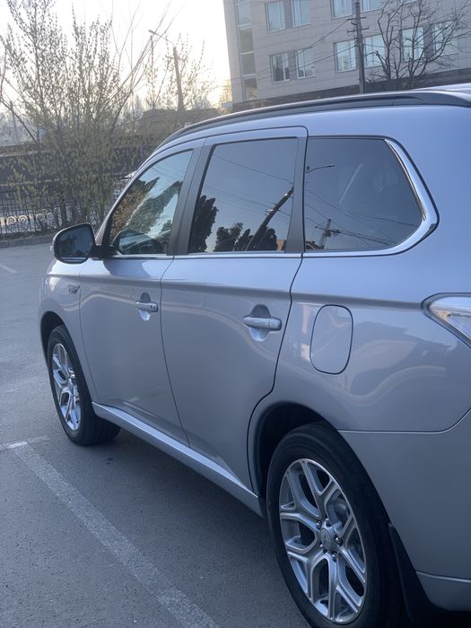 Mitsubishi Outlender PHEV