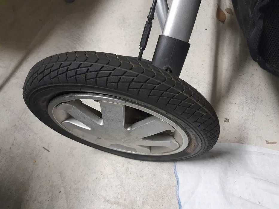 Carrinho de bebé Quinny em excelente estado