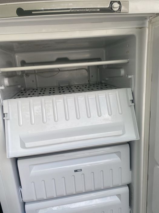 Морозильна камера Indesit