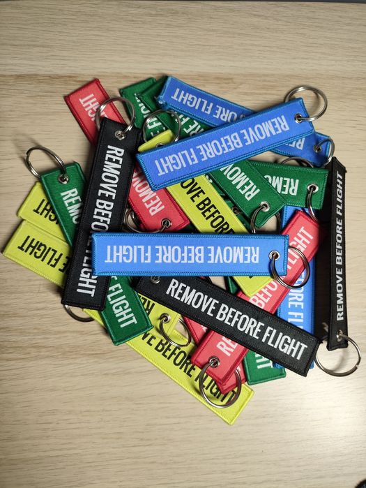 Breloczki do kluczy REMOVE BEFORE FLIGHT