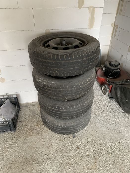 Stojak, Koła, felgi 8 szt i letnie opiny Barum 195/65 R15 golf 4