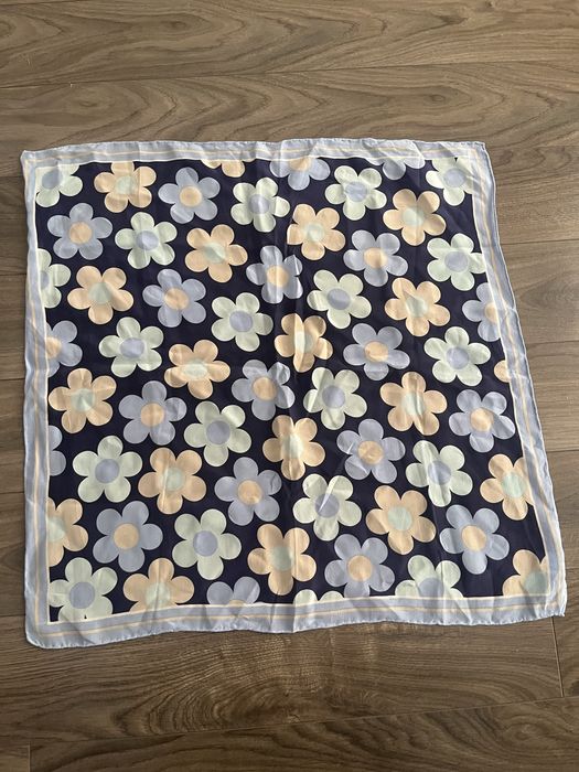 Niebieska chusta  w kwiaty 100% jedwab