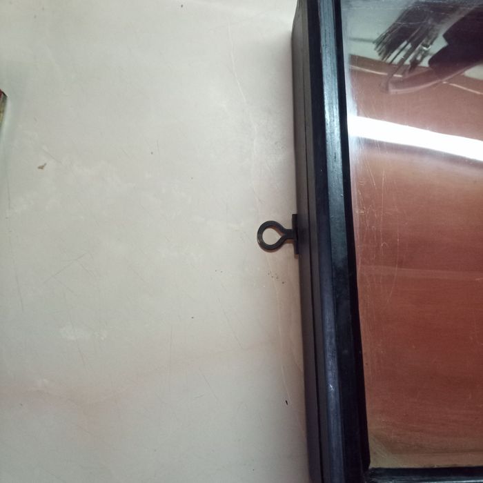 Продам икону в киоте.