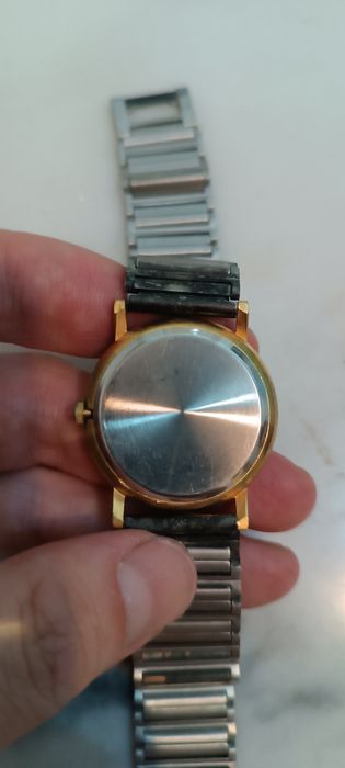 4 relógios Preços variados