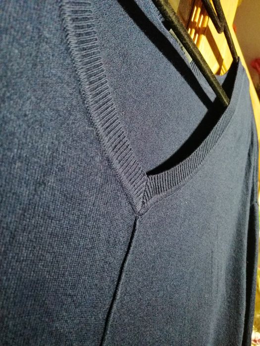 Sweterek. Granatowy 38