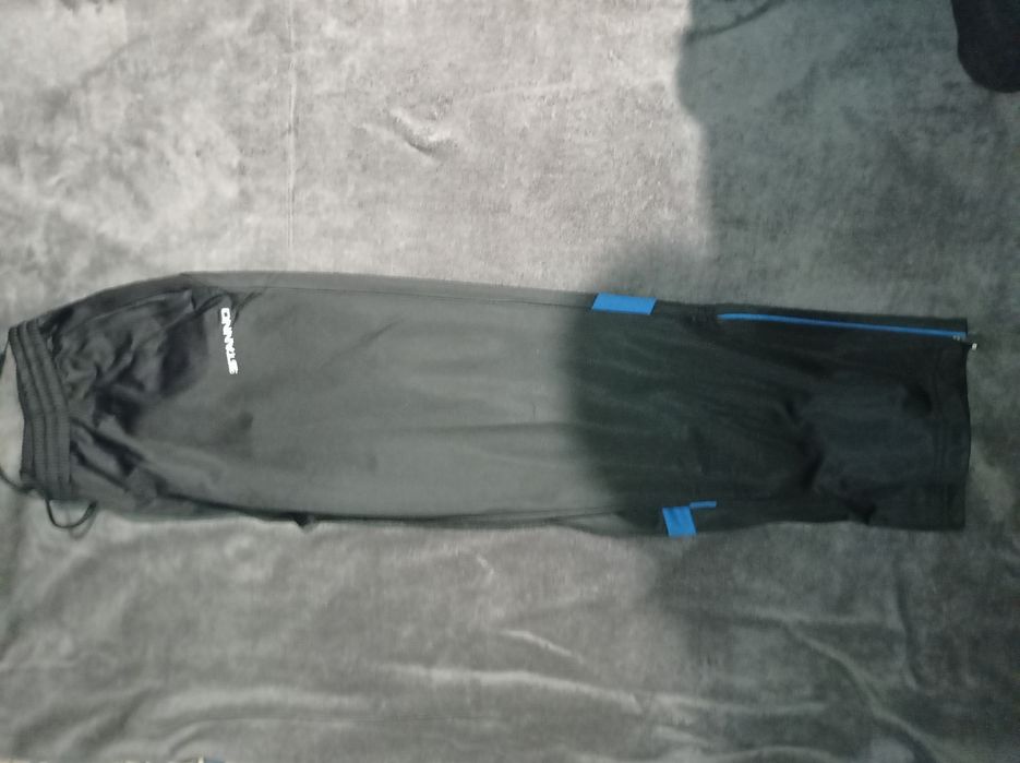 Новий спортивний костюм.