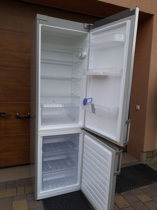 Холодильник Whirlpool.робочий.в гарному стані 200см×60×60.